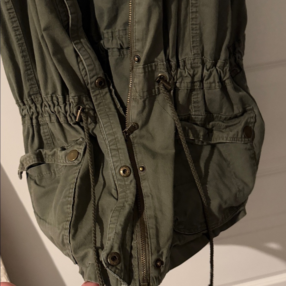 Olive Green Hooded Utility Vest - Picture 4 of 5